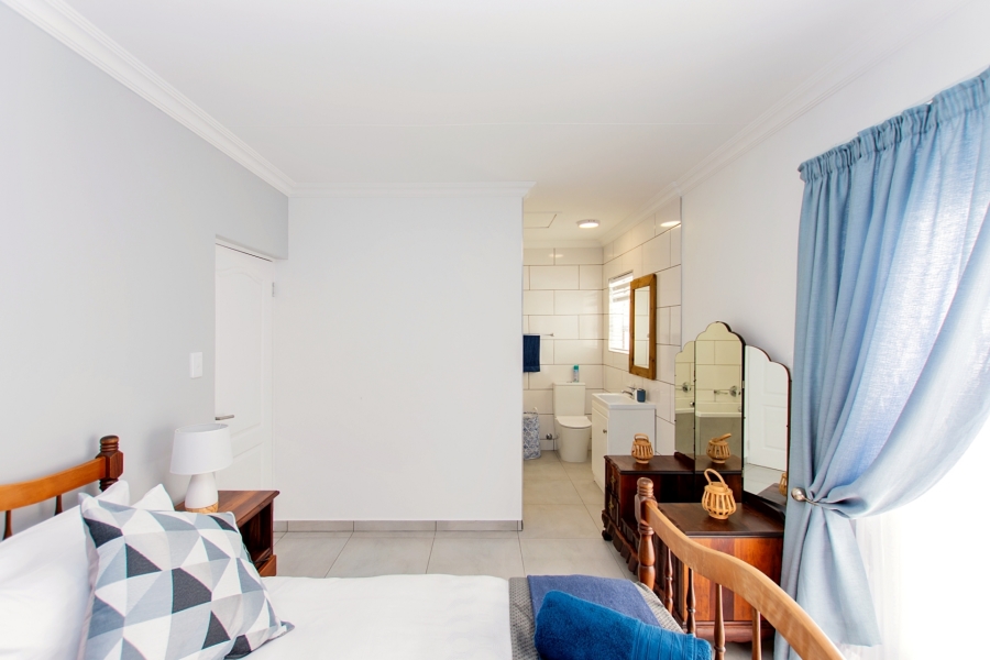 5 Bedroom Property for Sale in Brittania Beach Estate Western Cape